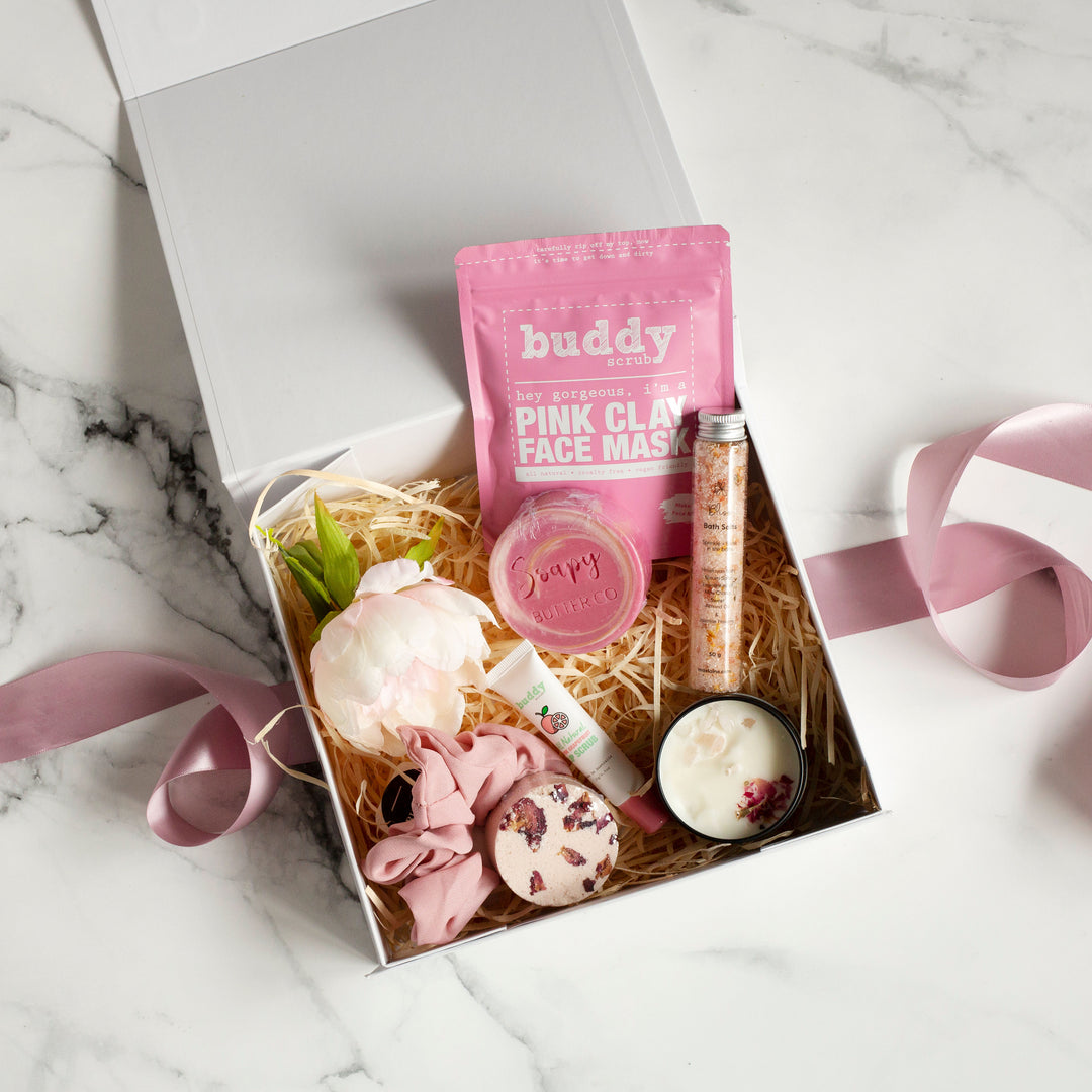 1 x White Magnetic Gift Box With Ribbon